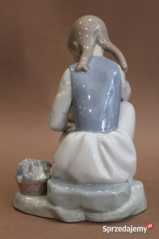 Figurka NAO Lladro dziewczynka zakładająca but Szczecin