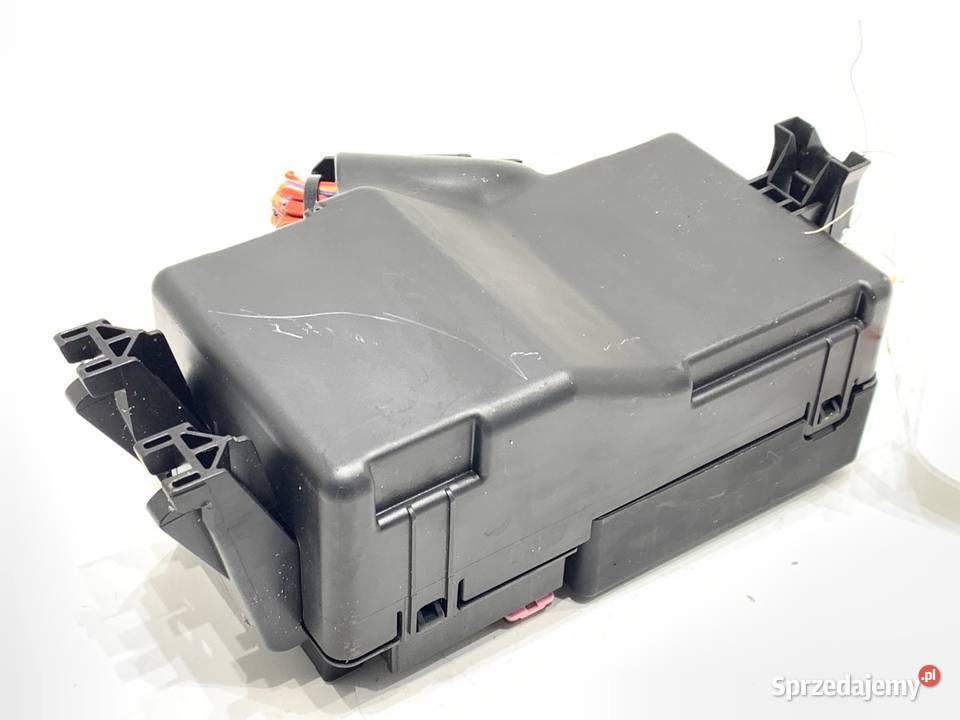 SKRZYNKA BEZPIECZNIKÓW OPEL ASTRA K 15533696 osobowe sprzedam