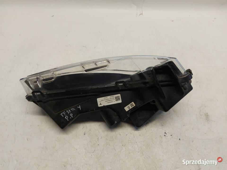 TESLA MODEL Y 2022r HALOGEN LED DRL PRAWY sprzedam