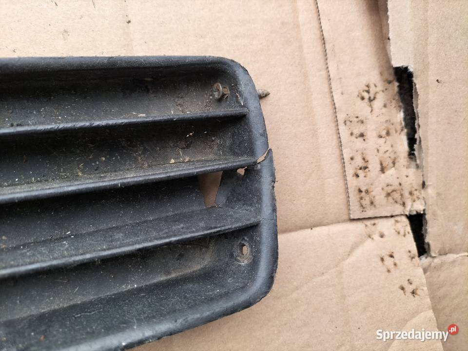 AUDI A4 B5 A4B5 8D0807345 KRATKA ZDERZAKA Kamień-Kolonia