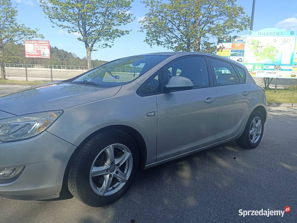 Opel Astra j hatchback 17 diesel Isuzu 2010 świętokrzyskie