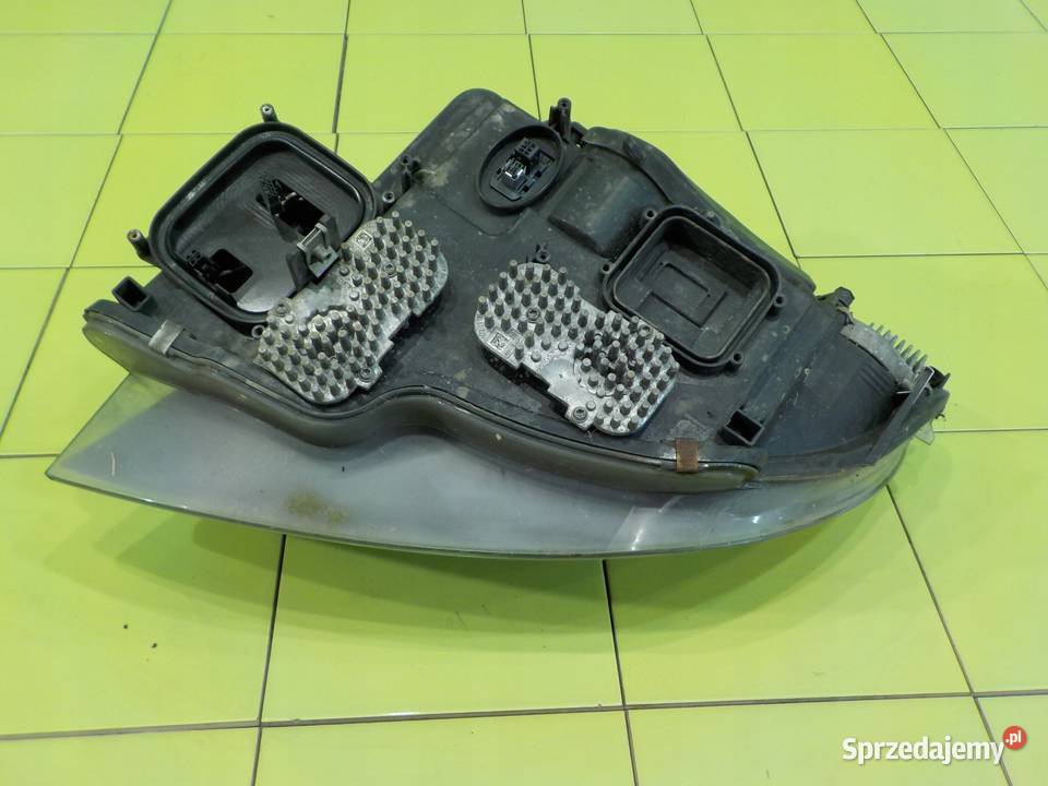 BMW 3 E92 LIFT 20 D 10r 2D COUPE XENON lampa