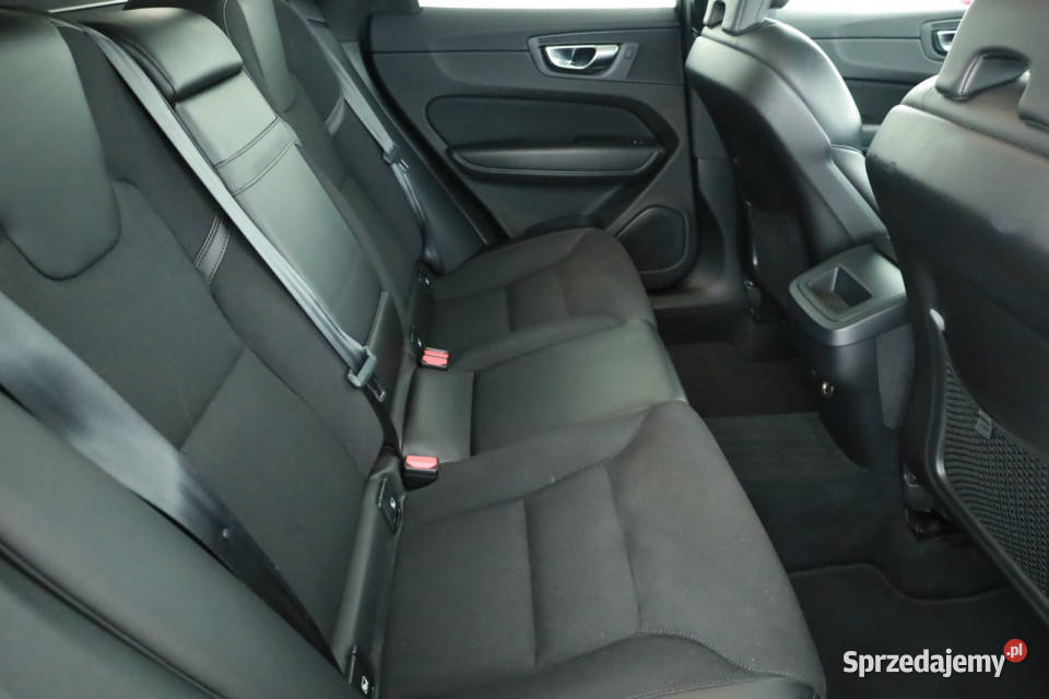 Volvo XC60 B4 AWD relingi dachowe