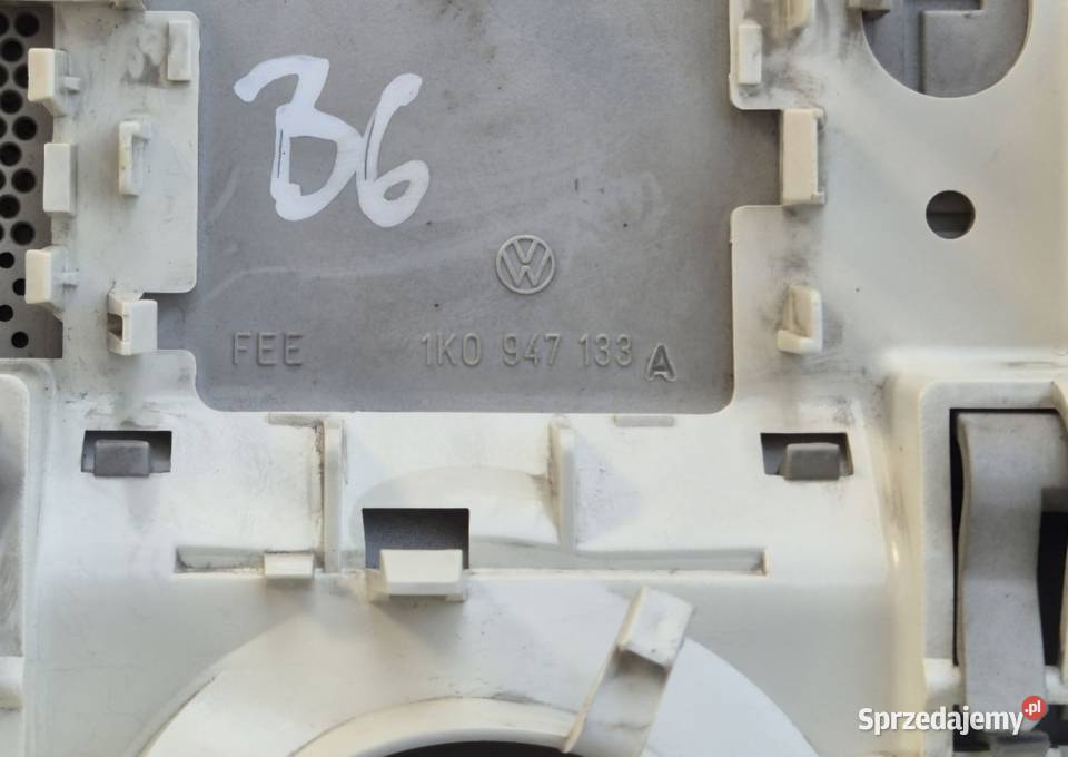 LAMPKA PODSUFITKI VW GOLF V 1K0947133A Oświetlenie kabiny Działoszyce