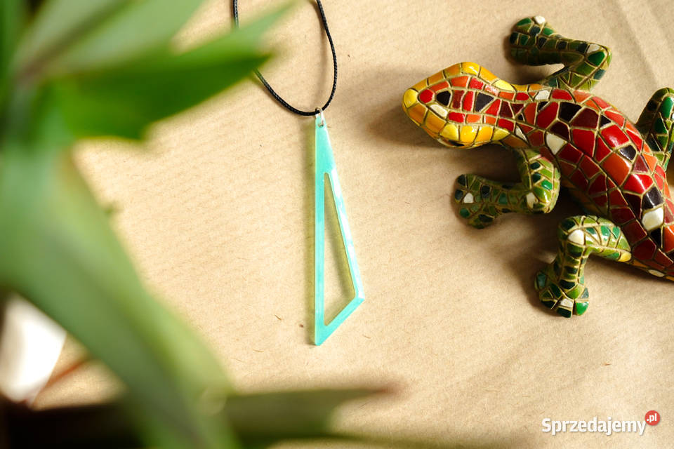 Turkusowy trójkątny wisiorek świecący w Warszawa