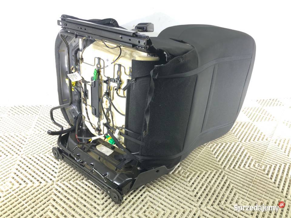 FOTEL PRAWY PRZÓD DACIA DUSTER Hatchback