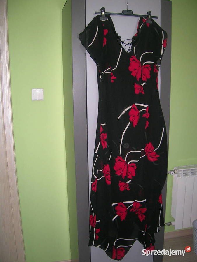 Sukienka czarna w róże podkarpackie