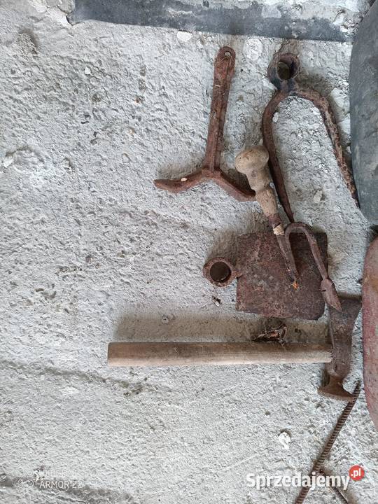 Kanister metalowy stare narzędzia Jędrzejów