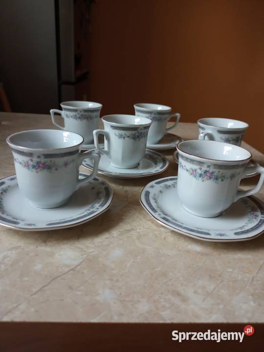 Uroczy zestaw małych filiżanek ze spodkami Pozostałe Częstochowa