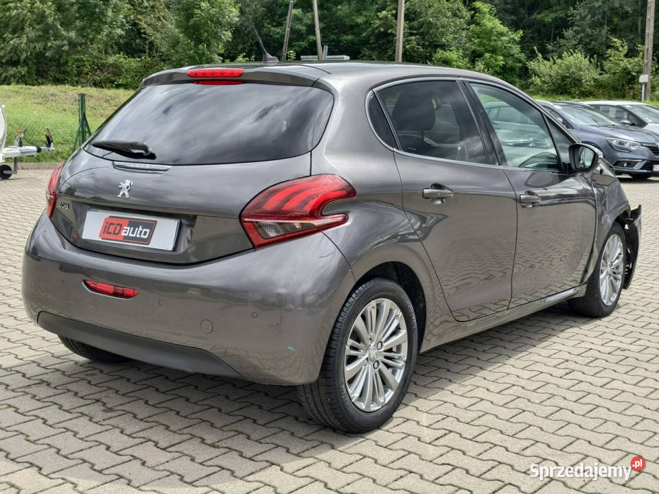 Peugeot 208 lifcie 12 benzyna 110 niski przebieg Kęty
