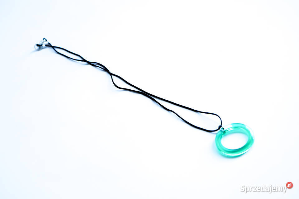 Zielony okrągły wisiorek z żywicy epoksydowej na mazowieckie