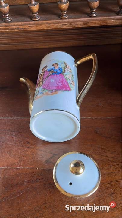 Dzbanek do kawy ze scenkami dworskimi Złocony Porcelana i szkło pomorskie sprzedam