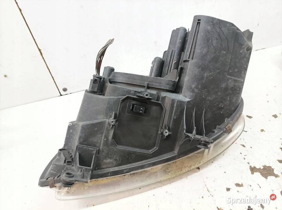 LAMPA PRZÓD PRAWA XENON EU 0301205272 VW