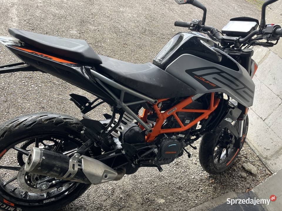 KTM duke 125 2023 NISKI PRZEBIEG czarny KTM