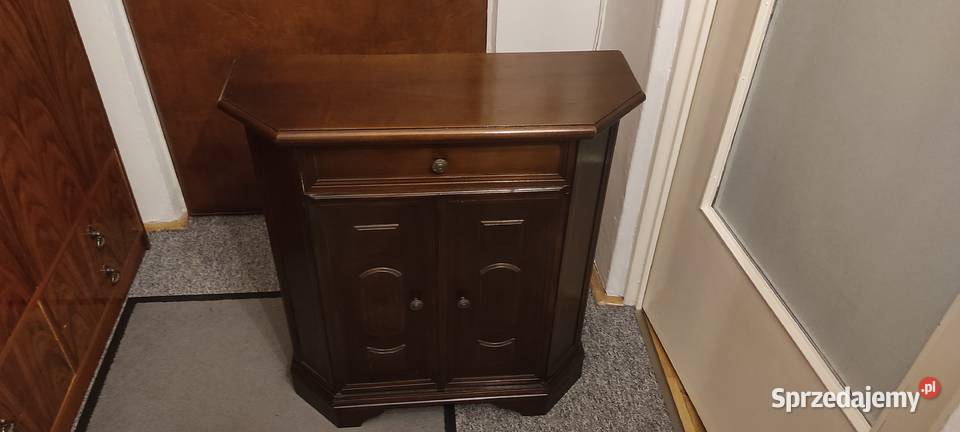 Komoda mała z szufladką w kolorze orzecha