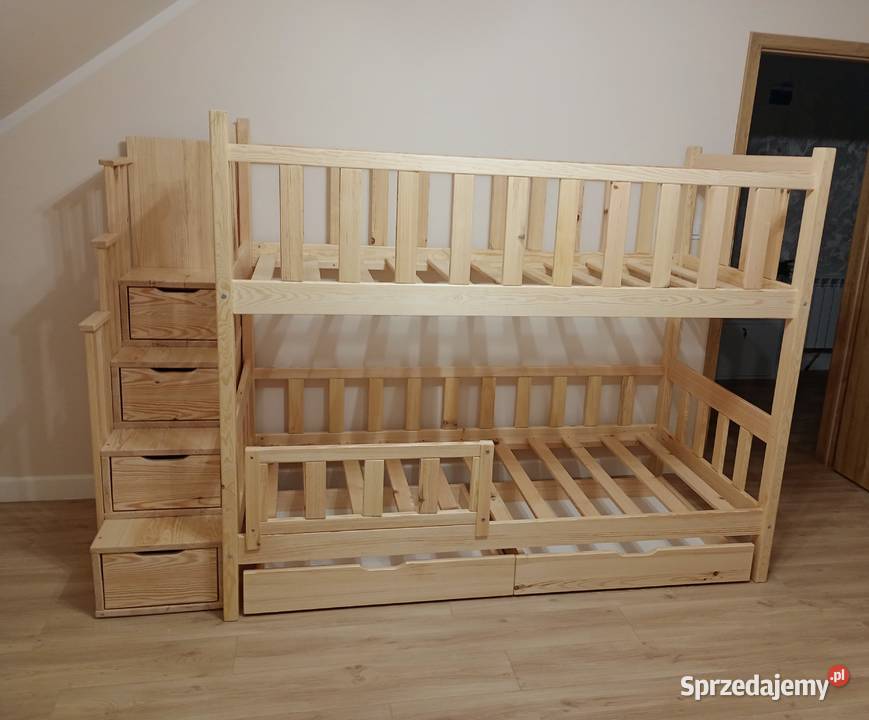 Łóżko piętrowe ze schodami