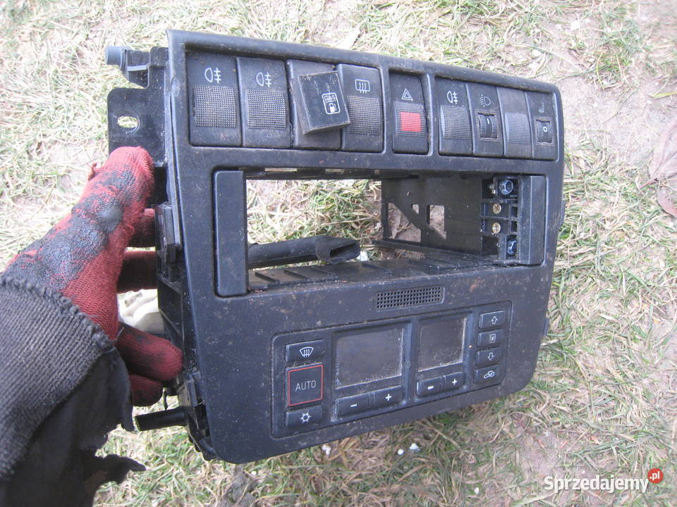 Dekor konsola centralna panel nawiewów Audi A4 osobowe