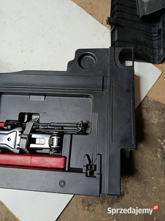 AUDI A5 A4 8W SCHOWEK NA NARZĘDZIA 8W8863373