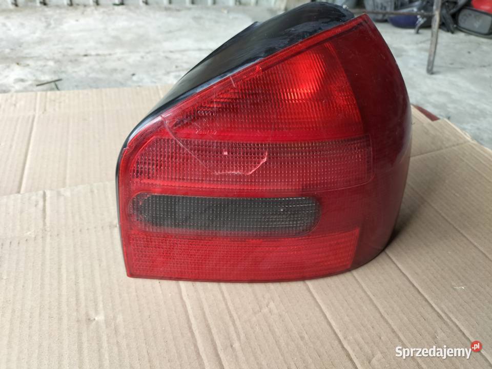 AUDI A3 8L LAMPA TYŁ TYLNA PRAWA