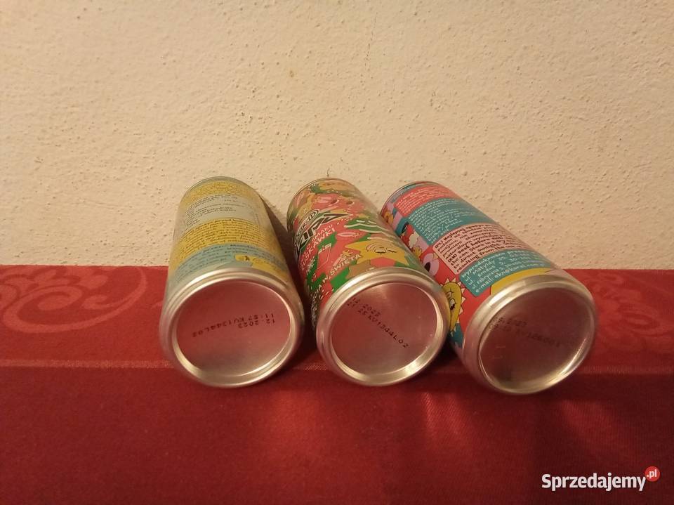Puste puszki ekipa truskawkowy świąteczny i