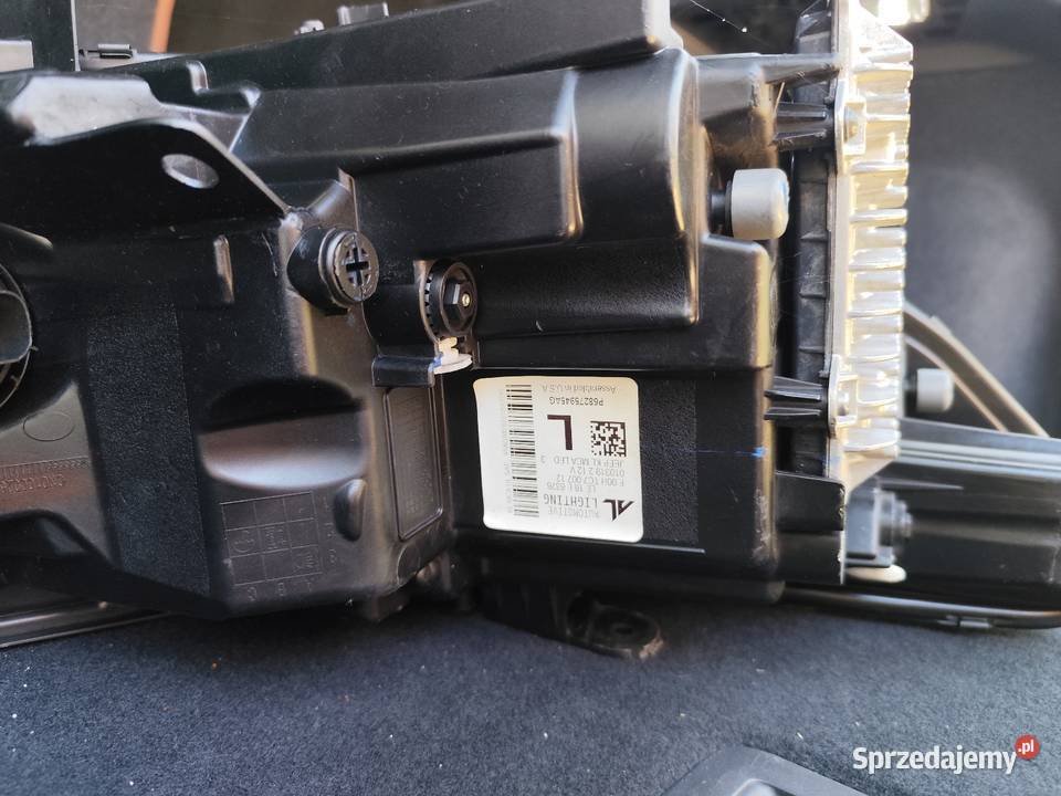 Lampa reflektor LED Jeep Cherokee KL lift 2019 podkarpackie Rudnik nad Sanem sprzedam