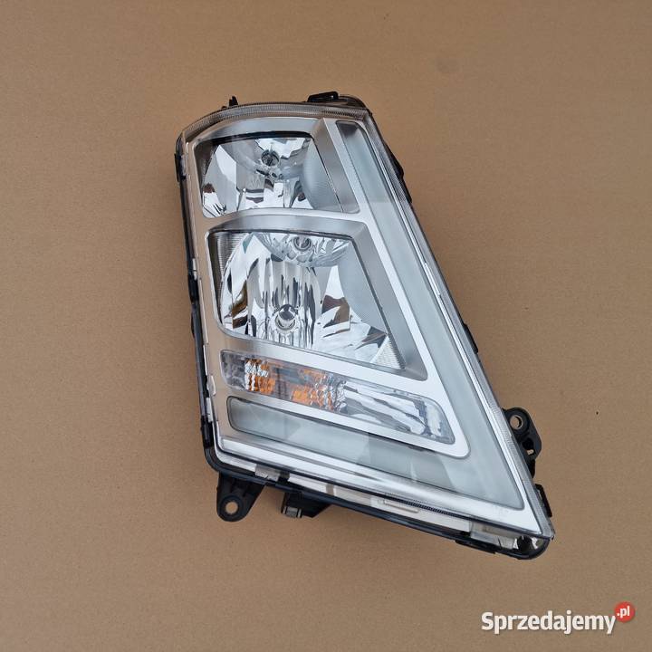 VOLVO FH4 FM4 REFLEKTOR LAMPA PRAWA HALOGEN Bieleń sprzedam