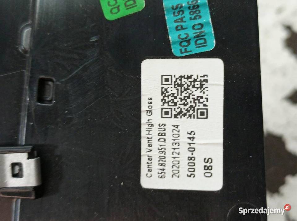 KRATKI NAWIEWU ŚRODKOWA DESKI EU 654820951D Rok produkcji 2021 świętokrzyskie sprzedam