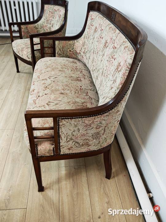 Piękna sofa i dwa fotele na drewnianym stelażu z Komplety mebli Sandomierz