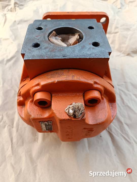 Pompy hydrauliczne z koparki Waryński podwójne Krzepice sprzedam