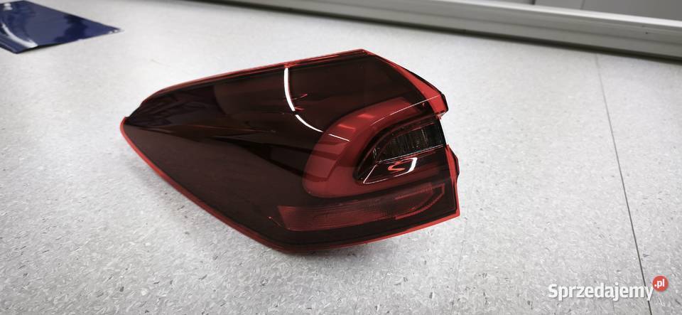 Lampa zewnętrzna lewa FOCUS 22 kombi uszkodzona
