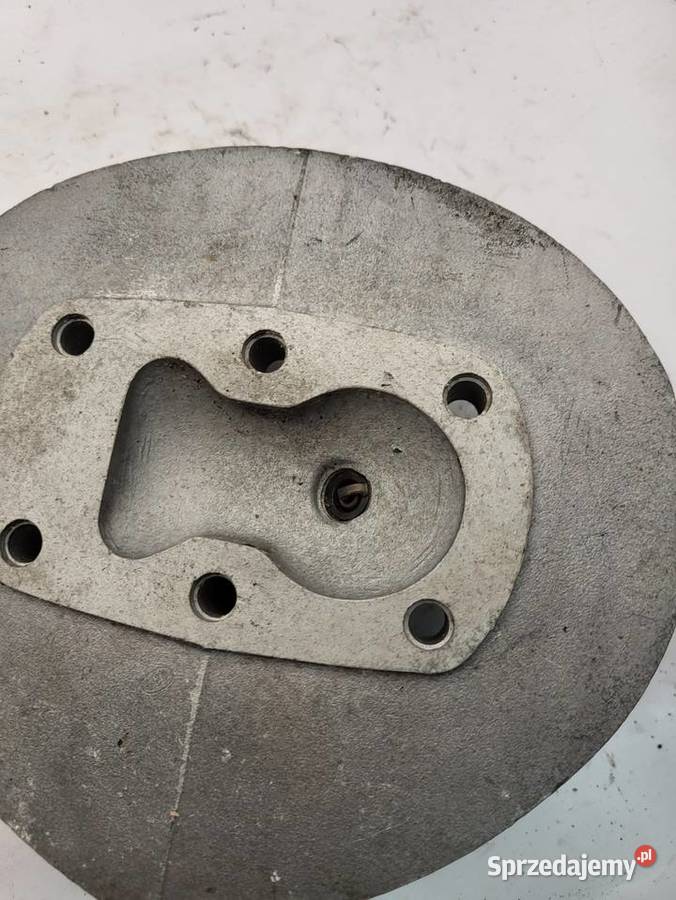 TRIUMPH GŁOWICA SILNIKA CAŁE ŻEBERKA