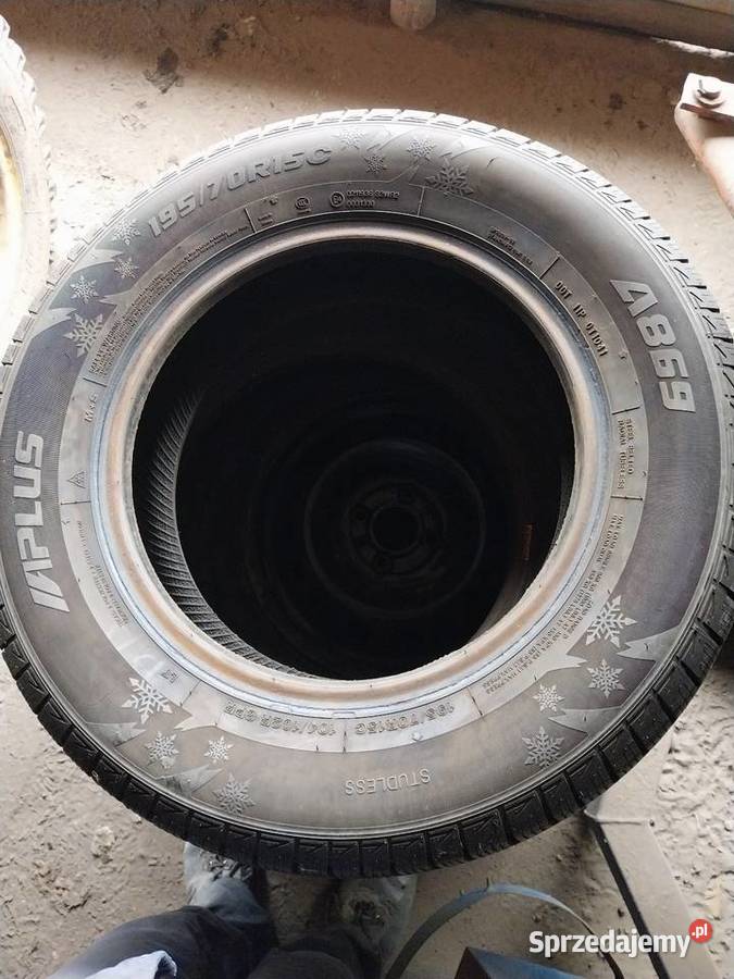 Opony zimowe 195 70 r15 c 2 Pińczów