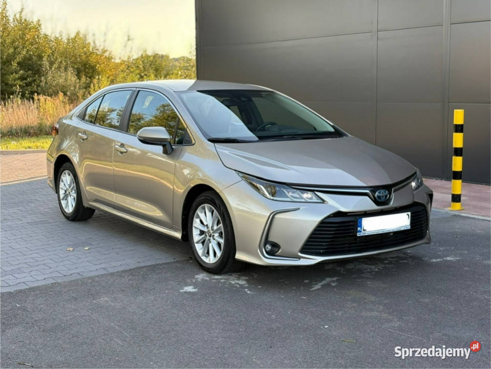 Toyota Corolla Corolla 18 Hybrid 140 Comfort Rok produkcji 2022