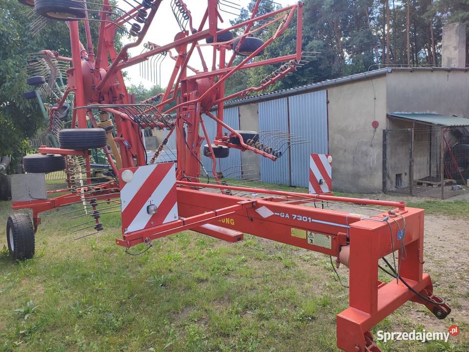 Zgrabiarka 2 karuzelowa KUHN GA 7301 do środka Przemęt