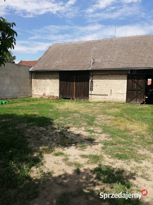 Dom z zabudowaniami gospodarczymi