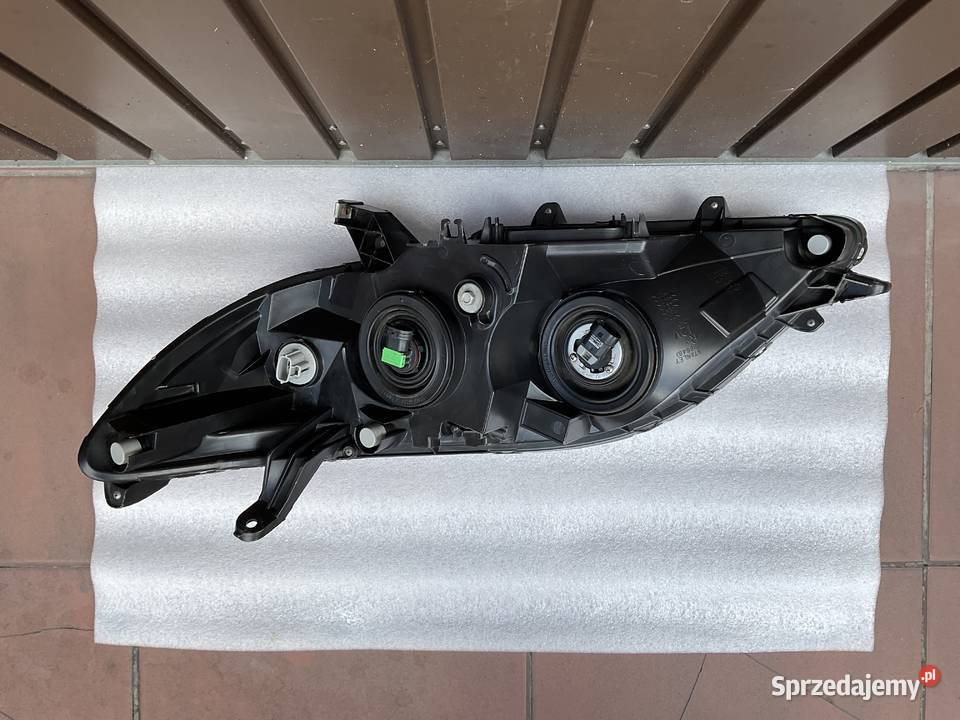 LAMPA PRAWA TOYOTA SIENNA 2011 Lampy przednie Pleszew sprzedam