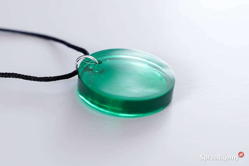 Okrągły zielony wisiorek z żywicy średnica 25