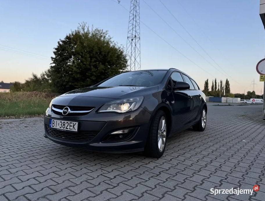 opel astra J lift kombi 2014r silnik nie równa łódzkie Piotrków Trybunalski sprzedam