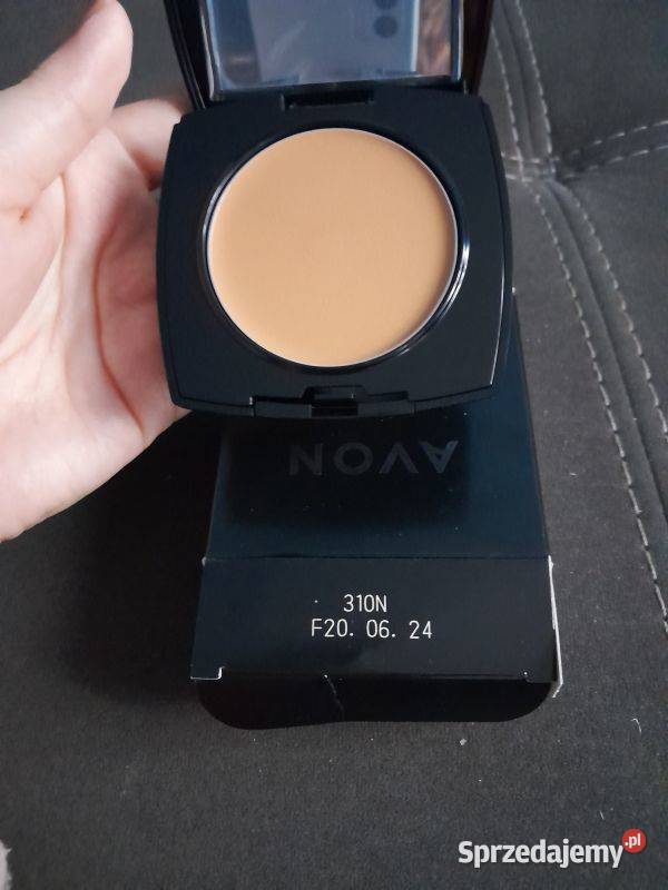 Kremowo pudrowy podkład w kompakcie Avon Siewierz