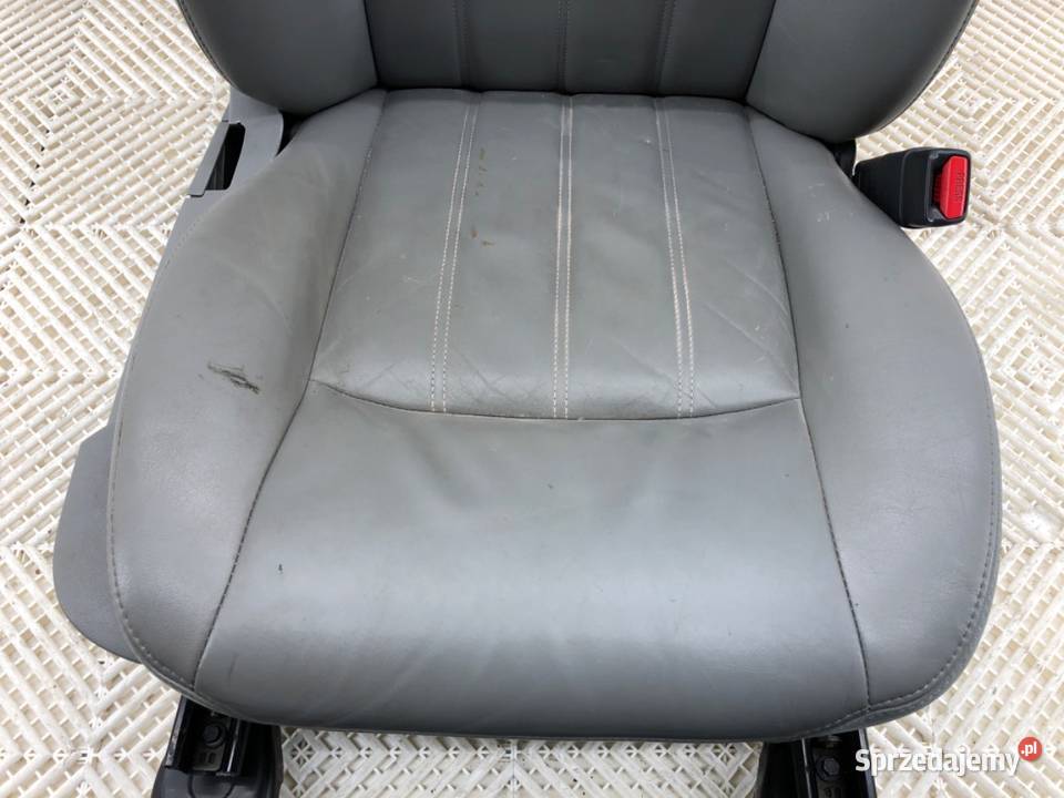 FOTEL PRAWY PRZÓD CHRYSLER 300C SedanLimuzyna sprzedam