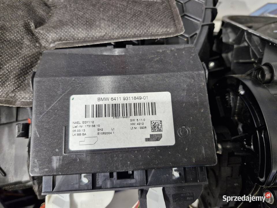 9296819 9311849 BMW F30 F31 STELAŻ KONSOLI