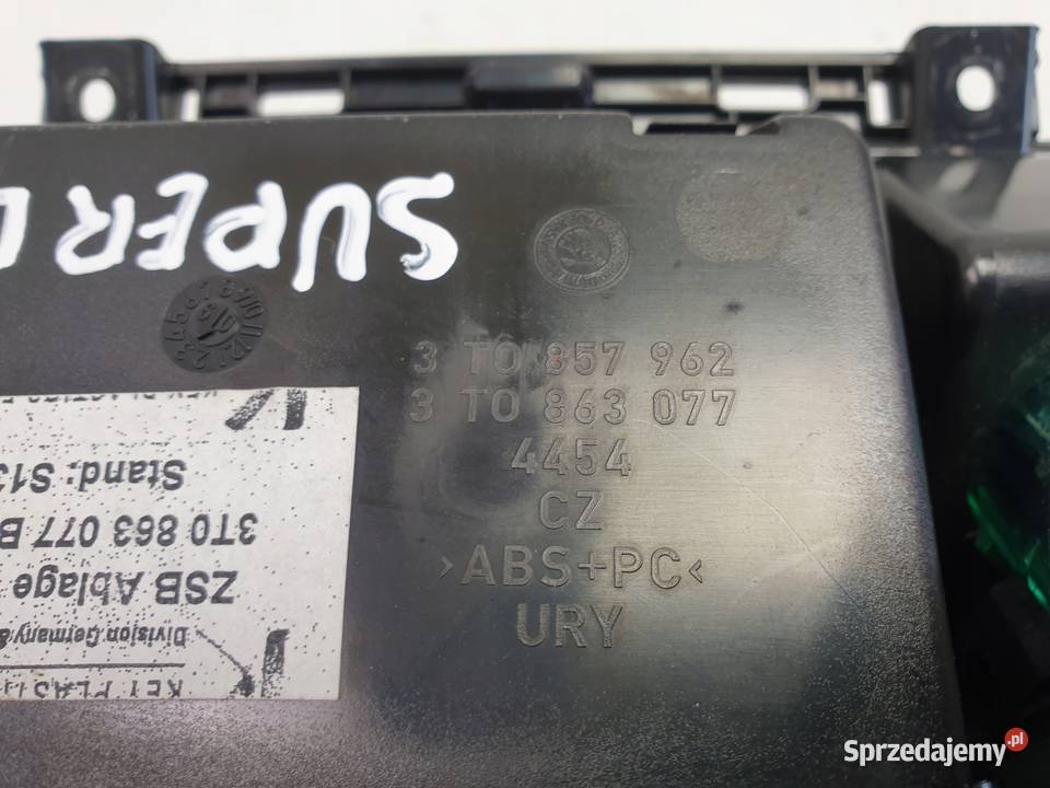 Skoda Superb II POPIELNICZKA Schowek 3T0863077B Rudka