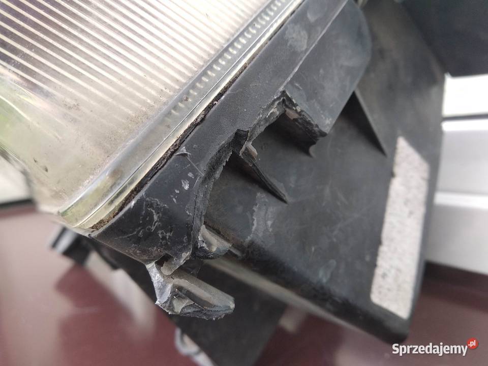 Nissan Terrano II 2 LIFT FL lampa przednia prawa Lampy przednie Sieradz