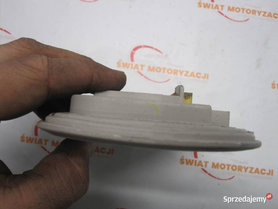 MITSUBISHI L200 07r lampka podsufitki MR748283 sprzedam