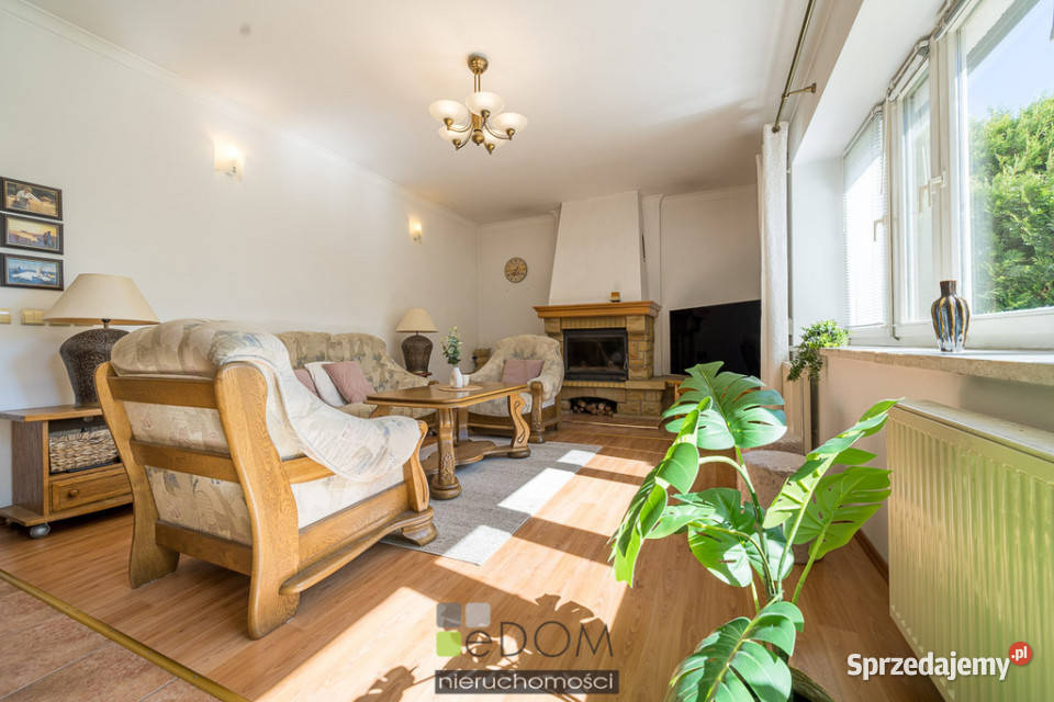 Rodzinny dom w zabudowie bliźniaczej Chwalęcice