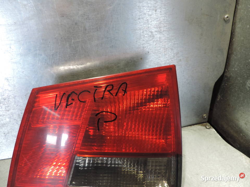 OPEL VECTRA C KOMBI FL LAMPA PRAWY TYŁ W KLAPIE