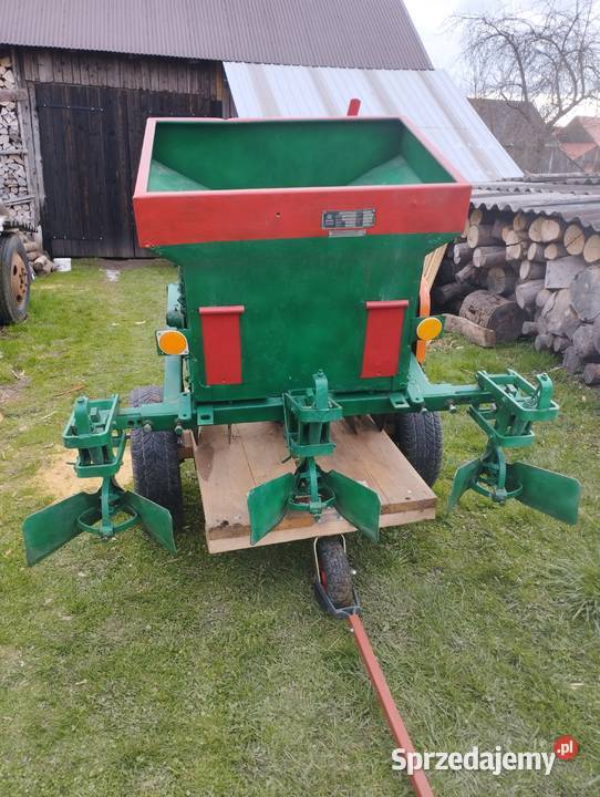 Sadzarka czeska do ziemniaków dwurzędowa Maszyny rolnicze Bachów