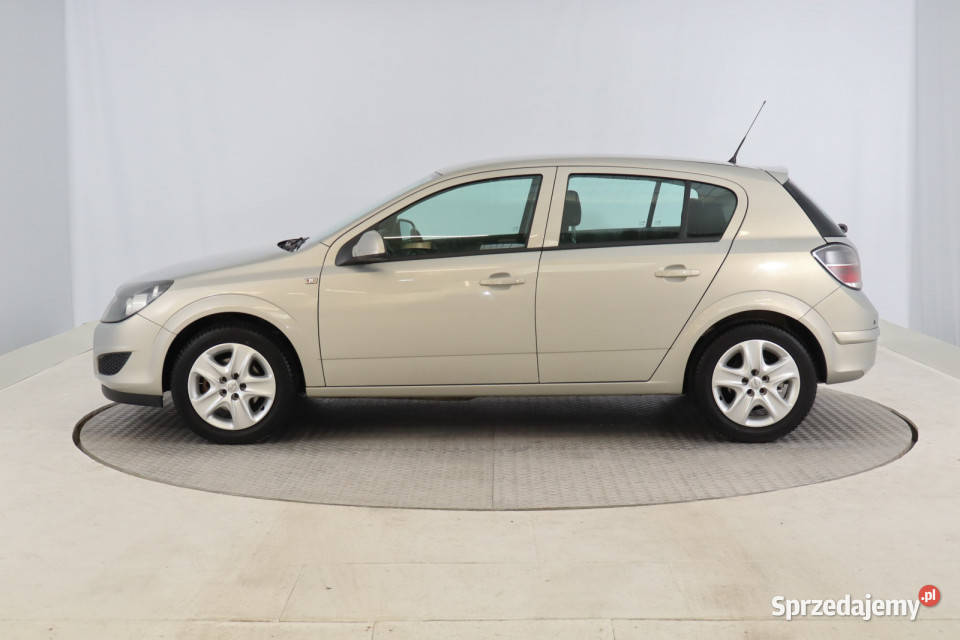 Opel Astra 16 16V Rok produkcji 2011 Astra Zabrze