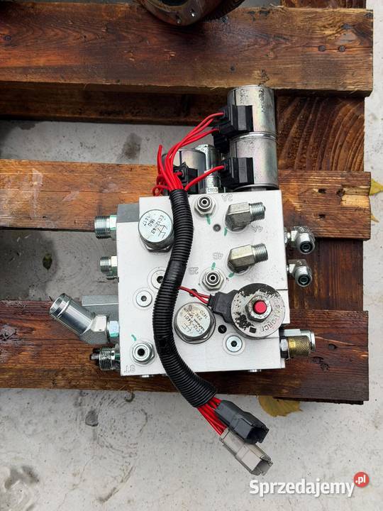 Rozdzielacz hydrauliczny czterosekcyjny HYSTER Układ kierowniczy sprzedam