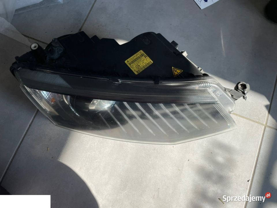 Skoda Octavia III reflektor xenon prawy przod Kozubszczyzna